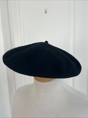 Classic Black Wool Beret